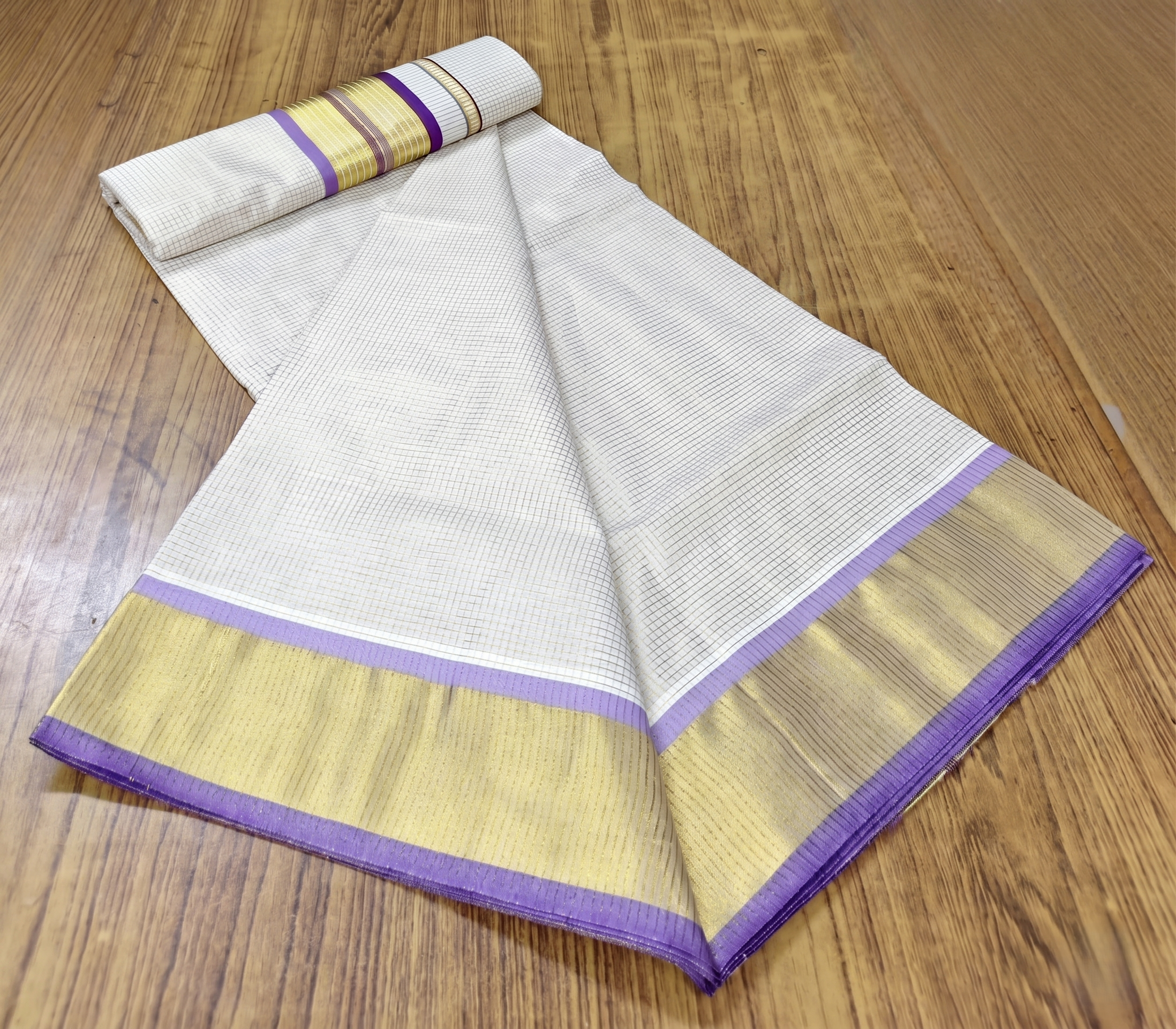 Small Checkered With Golden Zari Border Kerala Cotton Saree